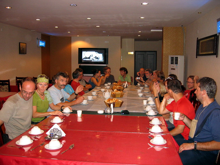 Abendessen mit Bergsteigergruppe aus der Schweiz