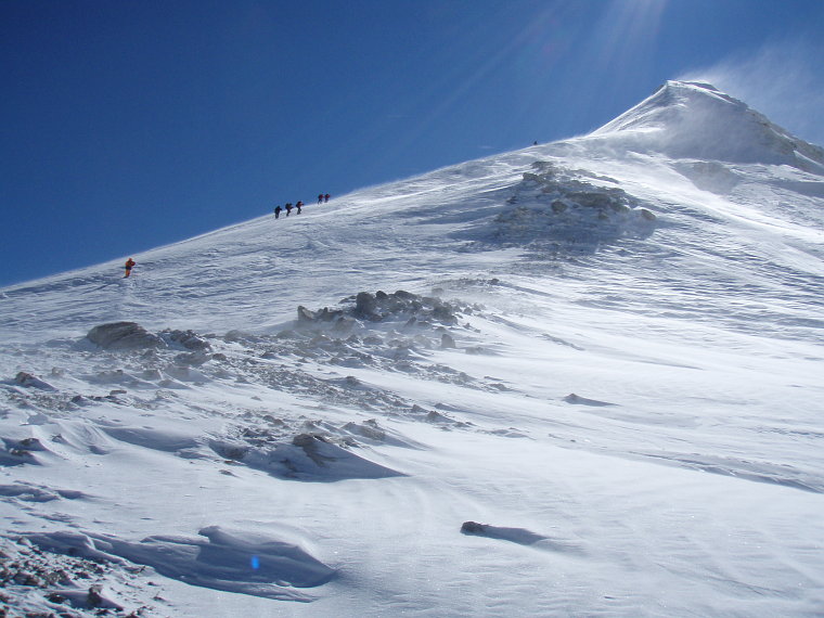 Schneetreiben beim Aufstieg zum Gipfel