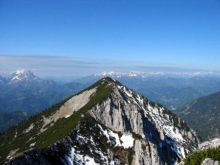Blick zum Gamssteineck mit Gesäusebergen