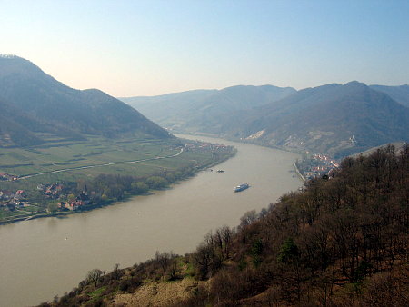 Blick hinunter zur Donau