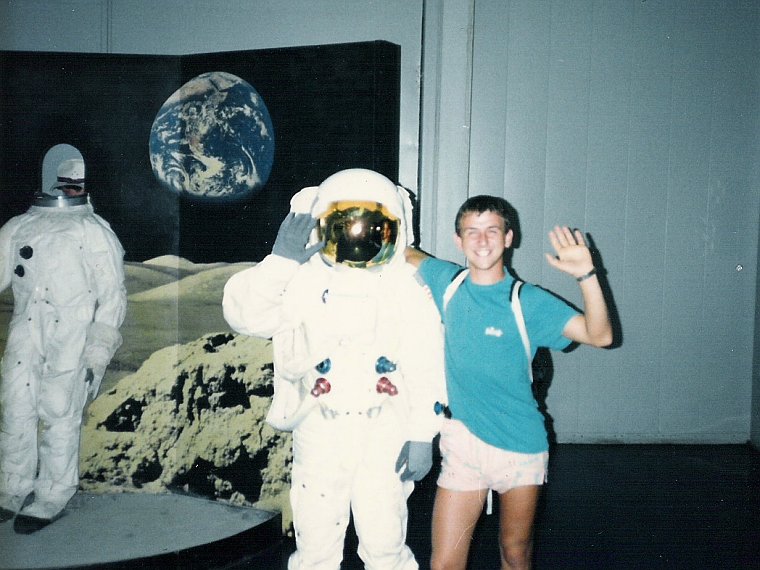 mit einem Astronauten im Kennedy Space Center